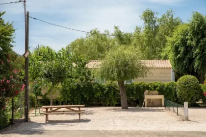 Accueil 12 Table de pique-nique dans notre camping Martigues